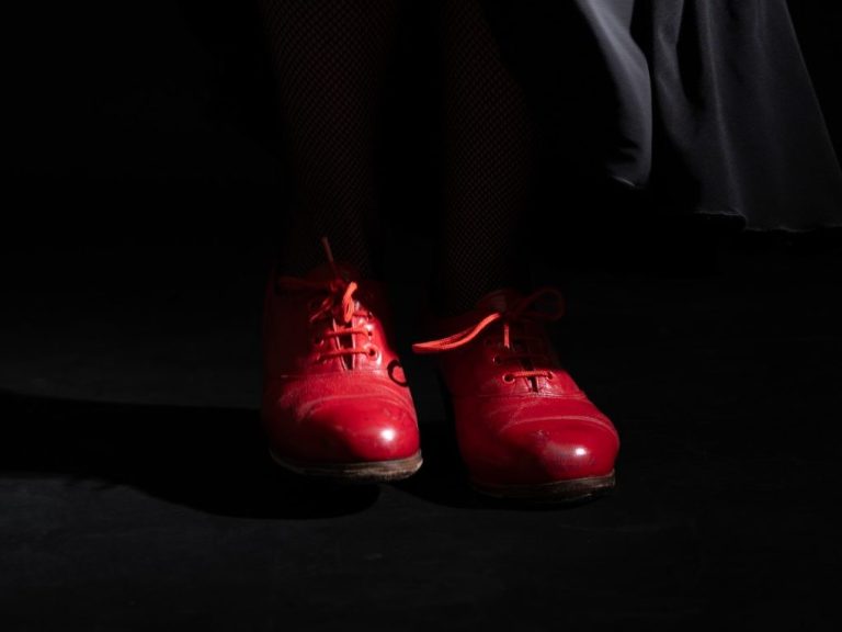 zapatear flamenco con volantes y lunares
